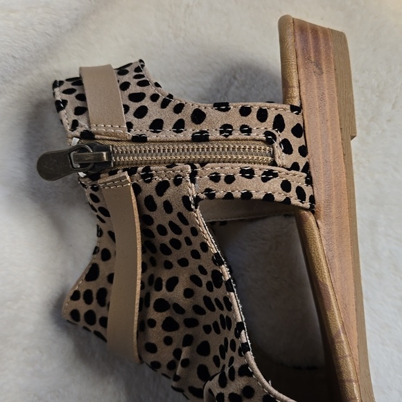 Blowfish Malibu Blumoon Black & Tan Animal Print 1" Heel Zip Sandals - Size 8 - Picture 6 of 7